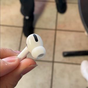 Left air pod pro works perfect